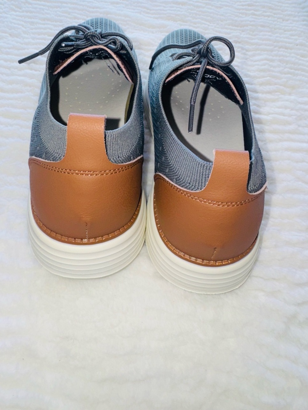 Vilocy Grey Knit Men's Casual Sneakers with Brown Accents - Picture 4 of 6